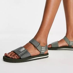 NEW The North Face Women’s Skeena Sandal, Size 8
